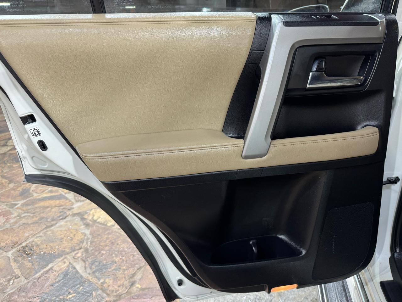 Toyota 4Runner RWD 4dr V6 SR5 Premium (Natl) 2016