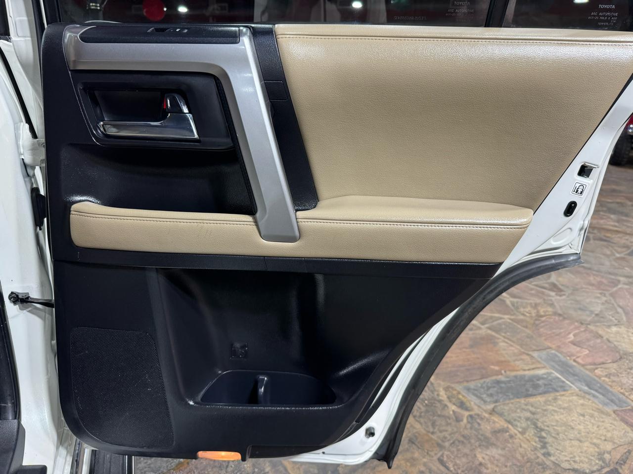 Toyota 4Runner RWD 4dr V6 SR5 Premium (Natl) 2016