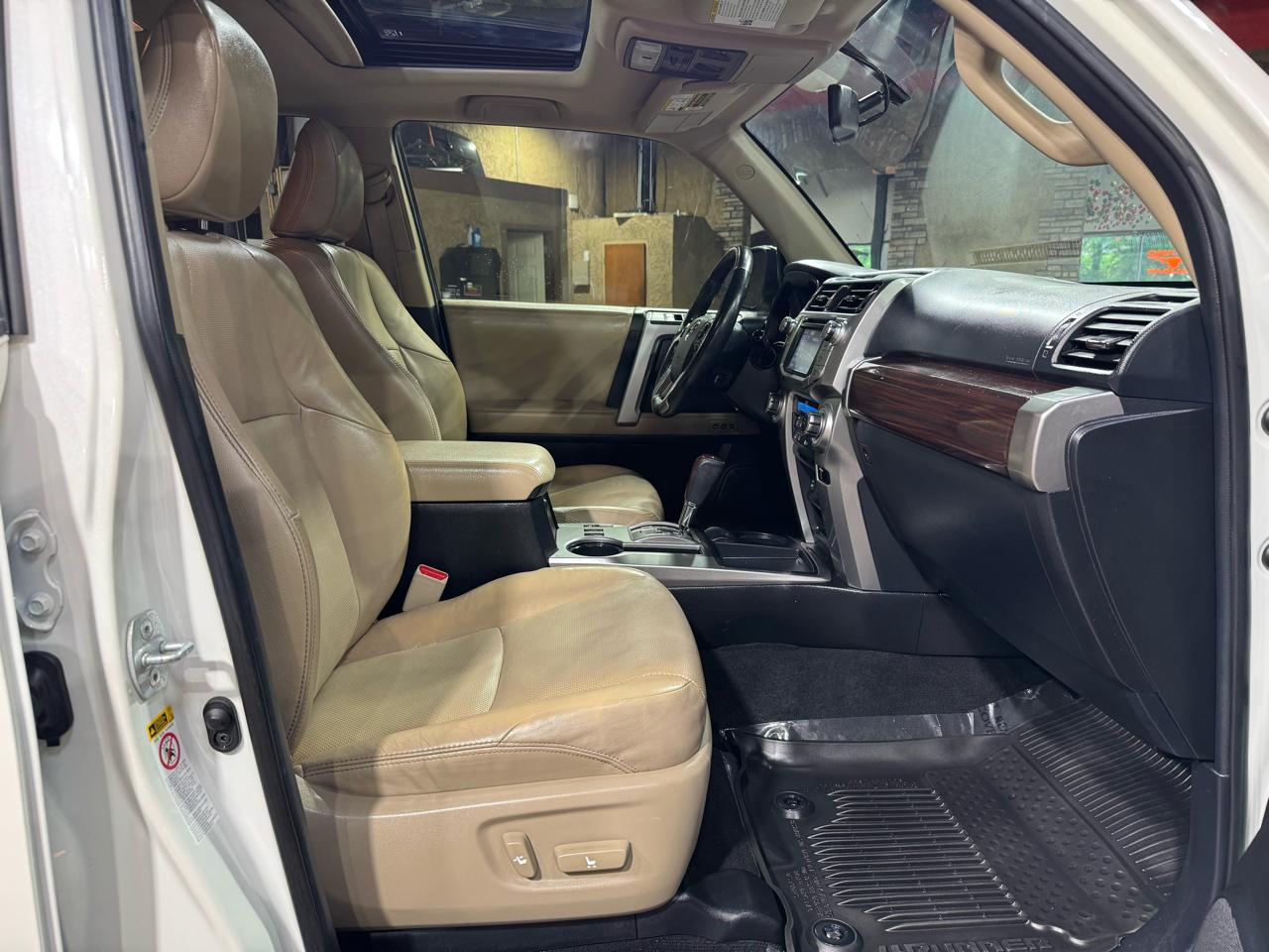 Toyota 4Runner RWD 4dr V6 SR5 Premium (Natl) 2016