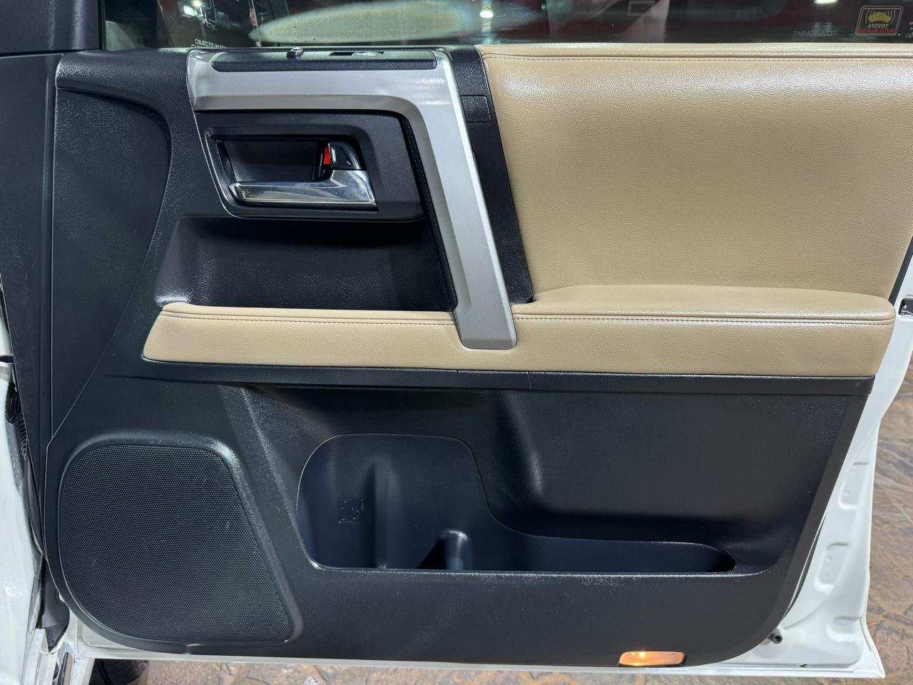 Toyota 4Runner RWD 4dr V6 SR5 Premium (Natl) 2016