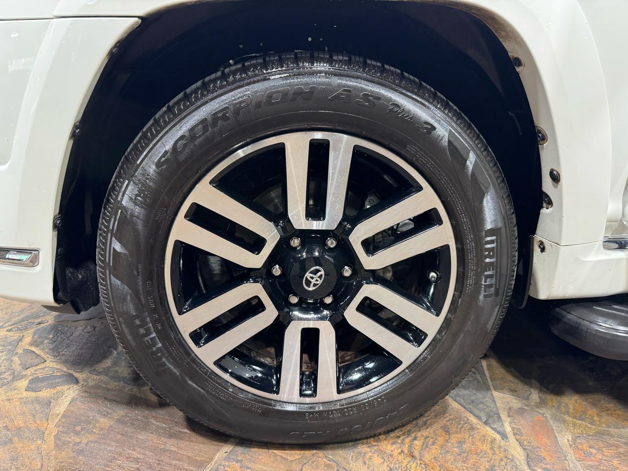 Toyota 4Runner RWD 4dr V6 SR5 Premium (Natl) 2016