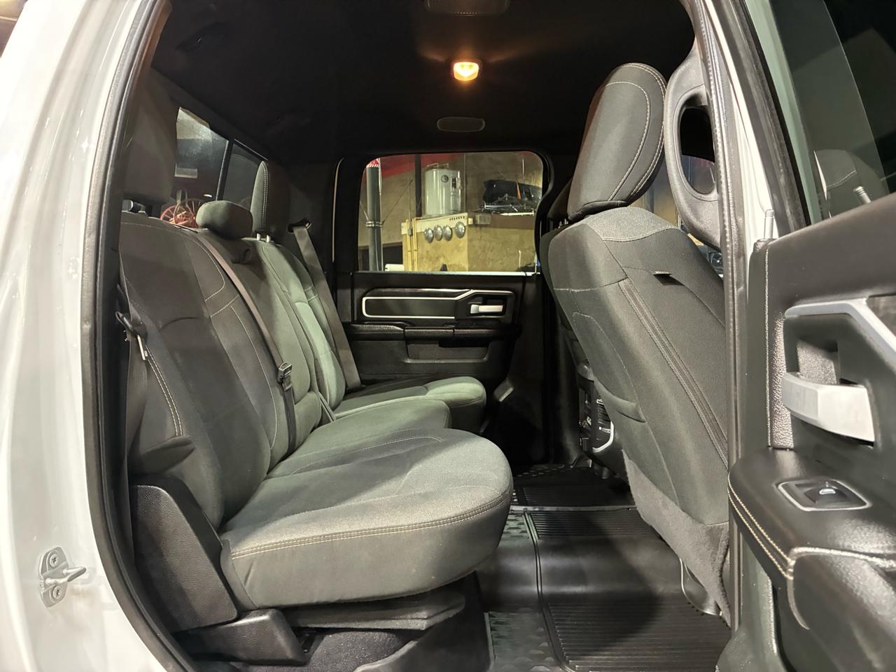 RAM 2500 Big Horn 4x4 Crew Cab 6'4" Box 2020