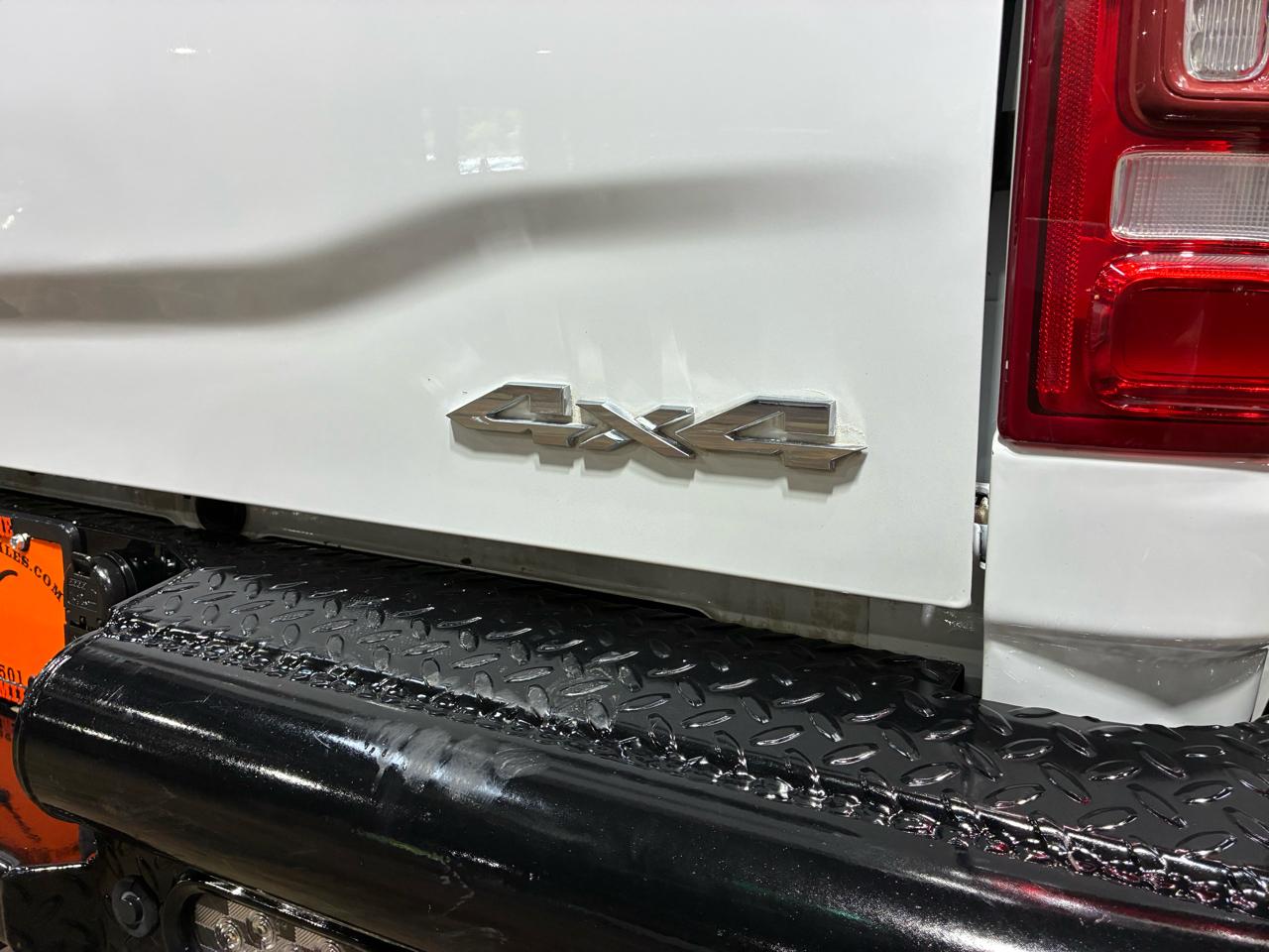 RAM 2500 Big Horn 4x4 Crew Cab 6'4" Box 2020