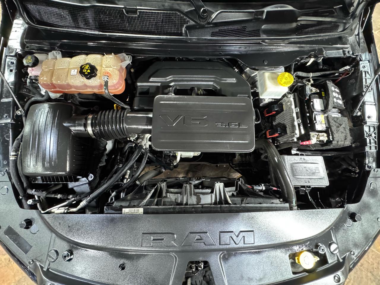 RAM 1500 Big Horn 4x4 Quad Cab 6'4" Box 2021