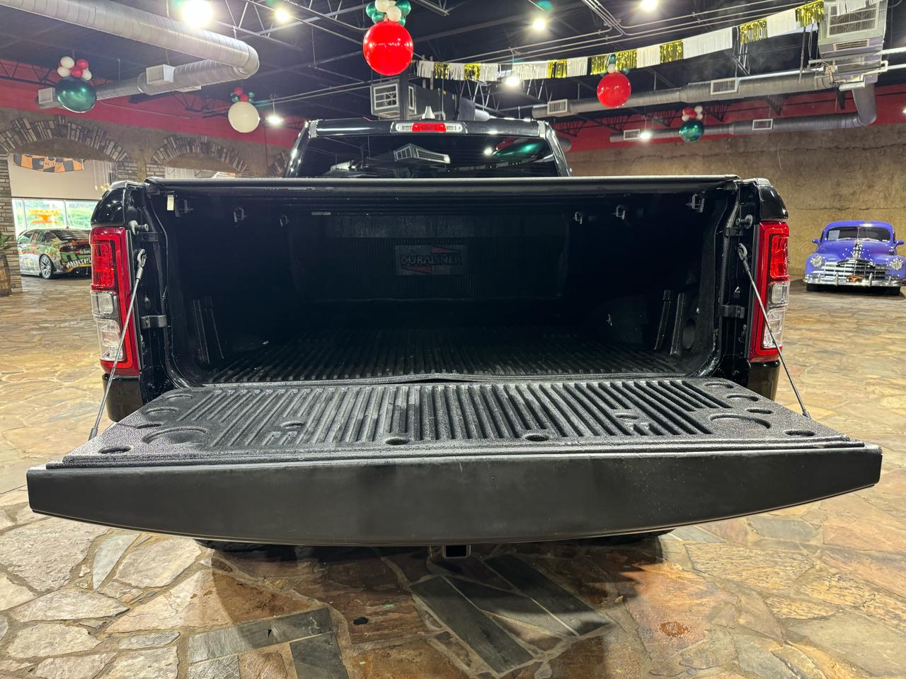 RAM 1500 Big Horn 4x4 Quad Cab 6'4" Box 2021