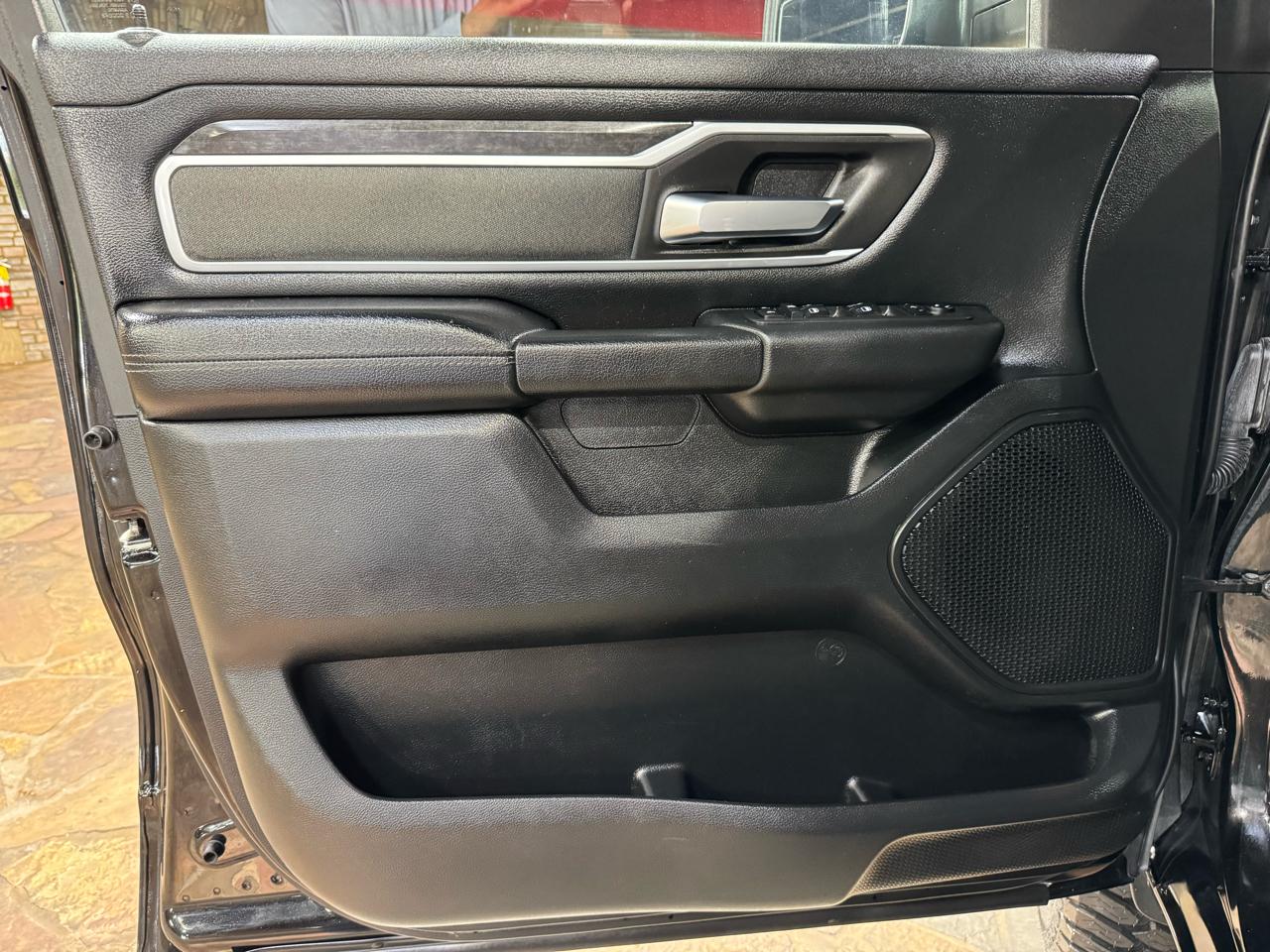 RAM 1500 Big Horn 4x4 Quad Cab 6'4" Box 2021