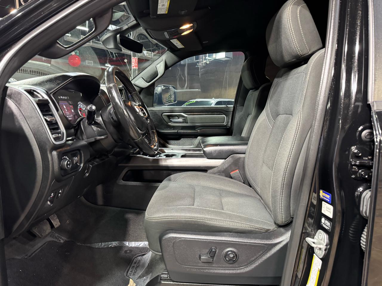 RAM 1500 Big Horn 4x4 Quad Cab 6'4" Box 2021