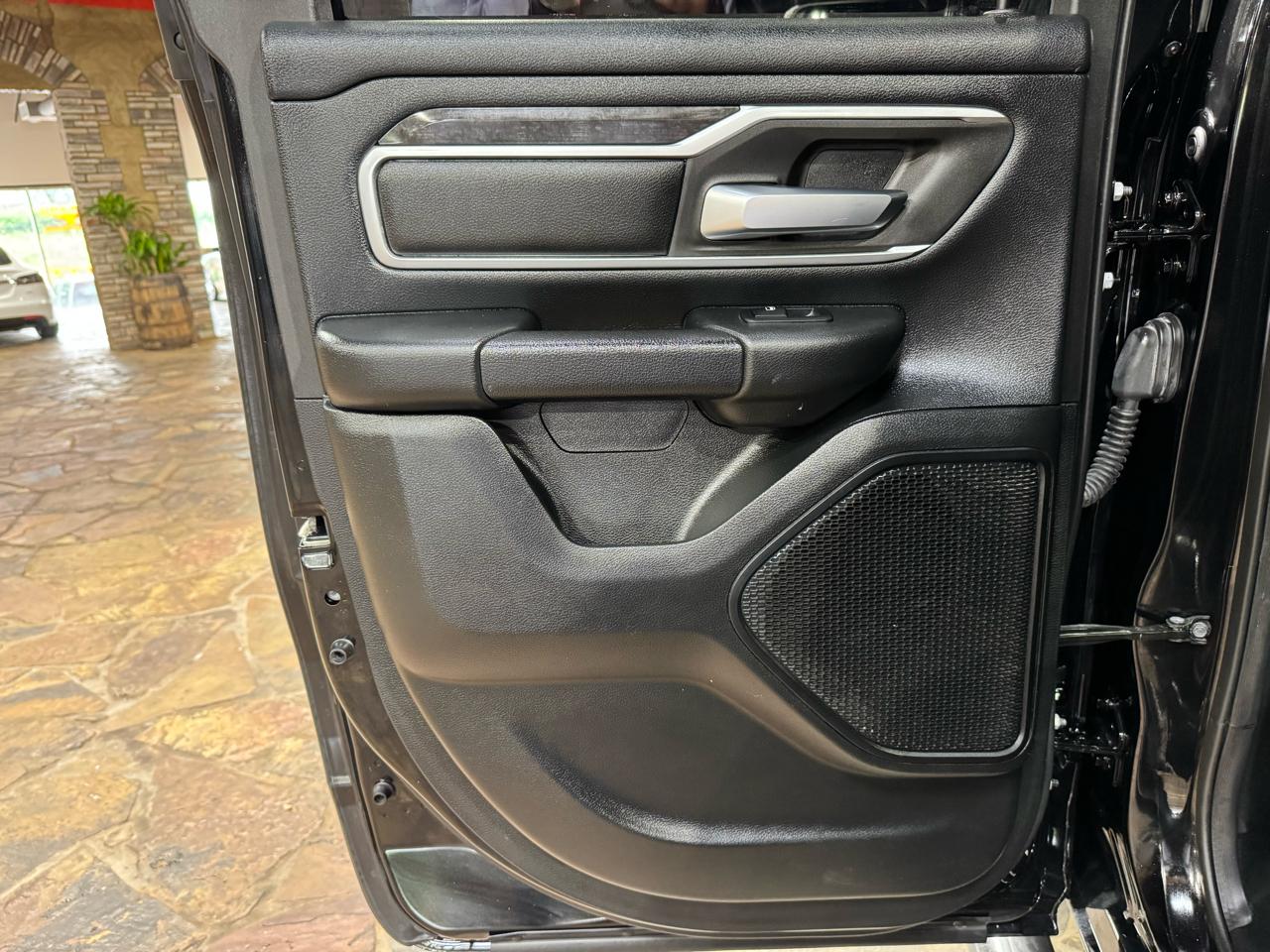 RAM 1500 Big Horn 4x4 Quad Cab 6'4" Box 2021