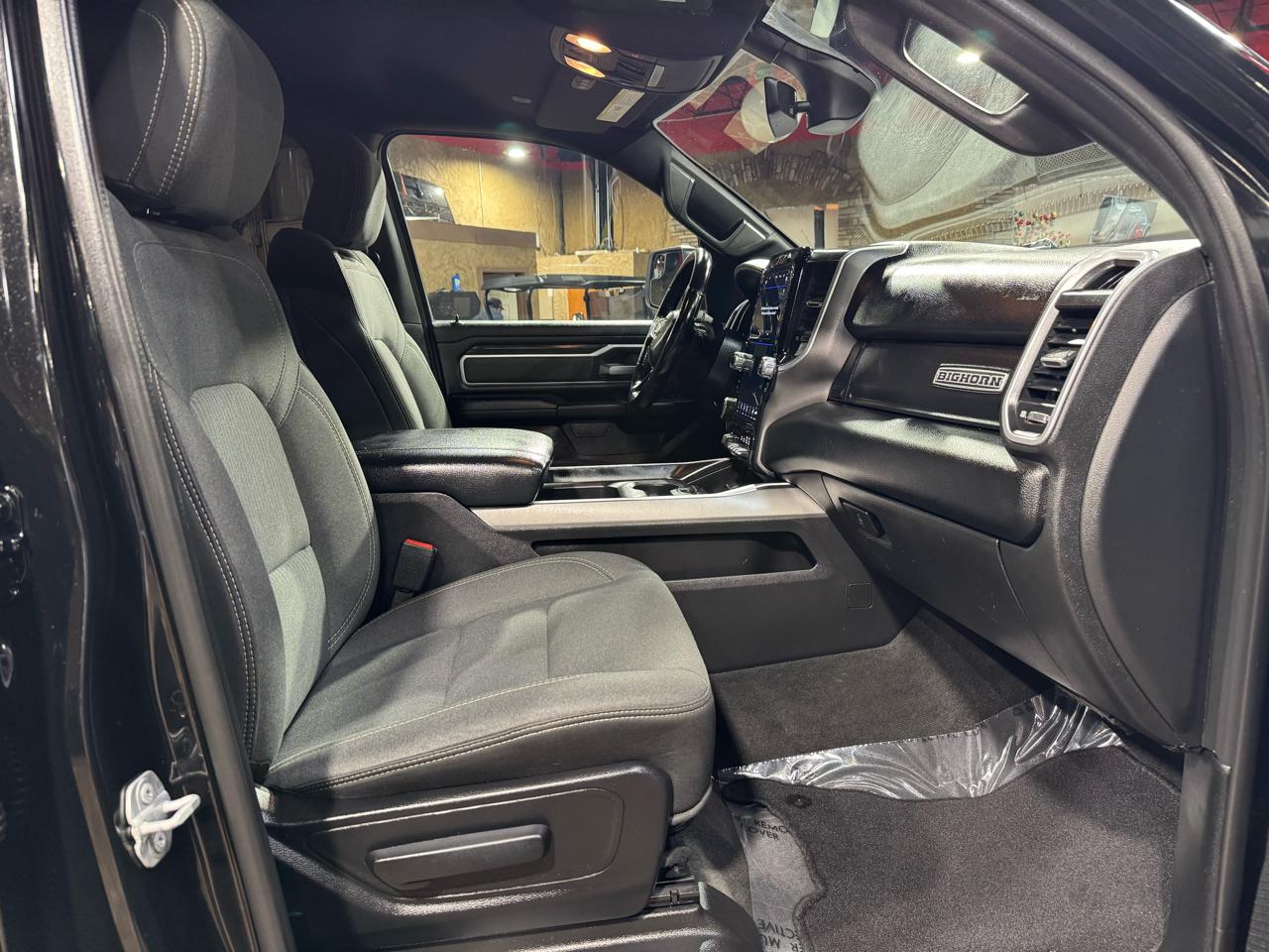 RAM 1500 Big Horn 4x4 Quad Cab 6'4" Box 2021