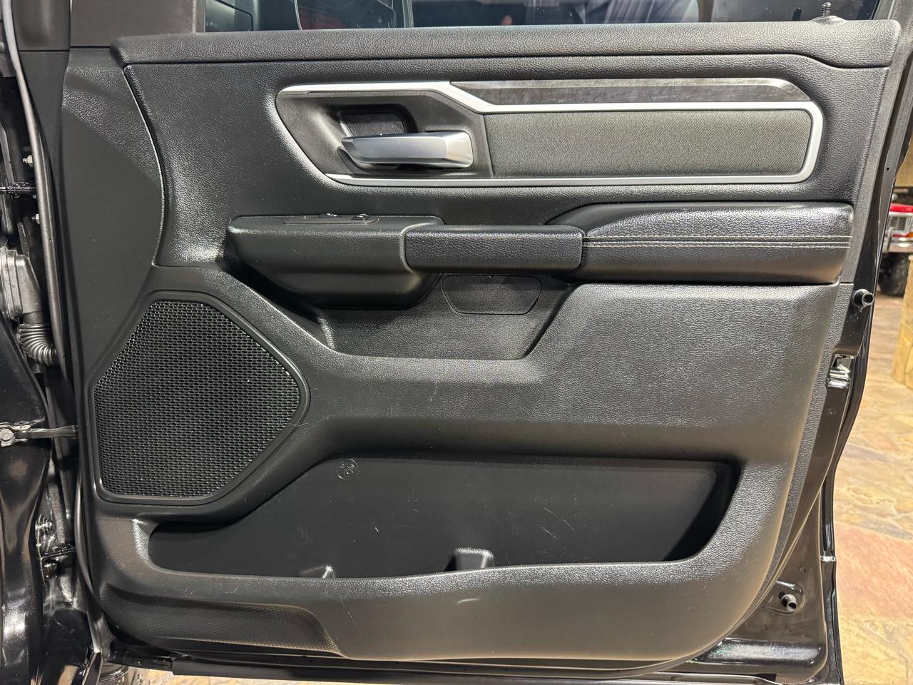 RAM 1500 Big Horn 4x4 Quad Cab 6'4" Box 2021