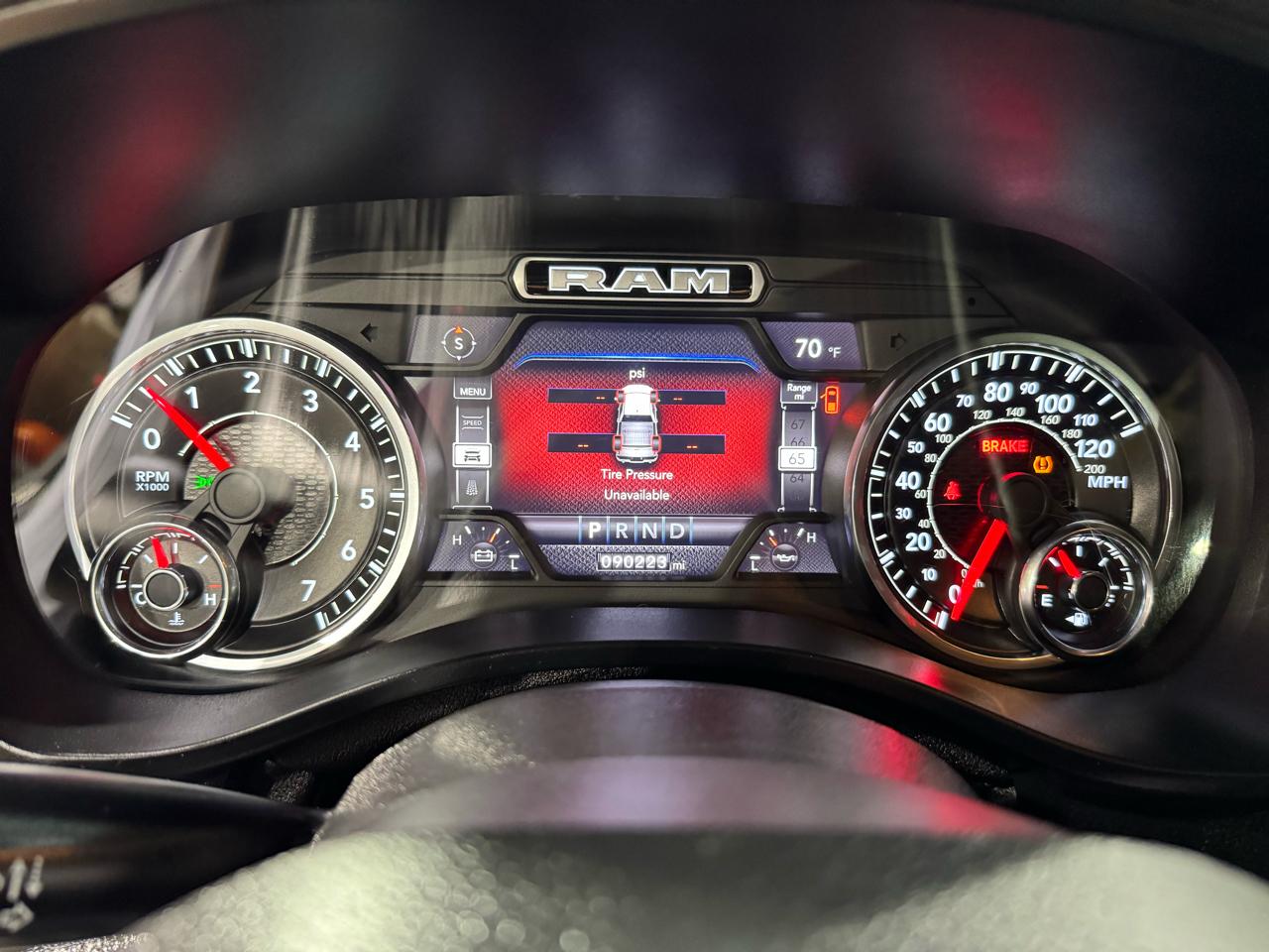 RAM 1500 Big Horn 4x4 Quad Cab 6'4" Box 2021