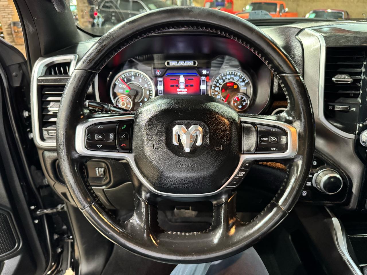 RAM 1500 Big Horn 4x4 Quad Cab 6'4" Box 2021