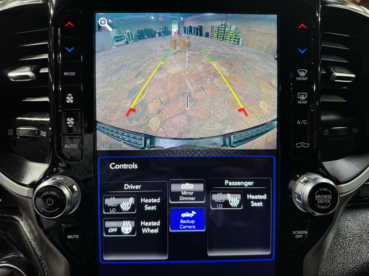 RAM 1500 Big Horn 4x4 Quad Cab 6'4" Box 2021