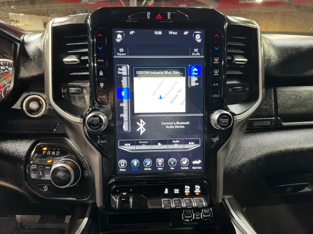 RAM 1500 Big Horn 4x4 Quad Cab 6'4" Box 2021