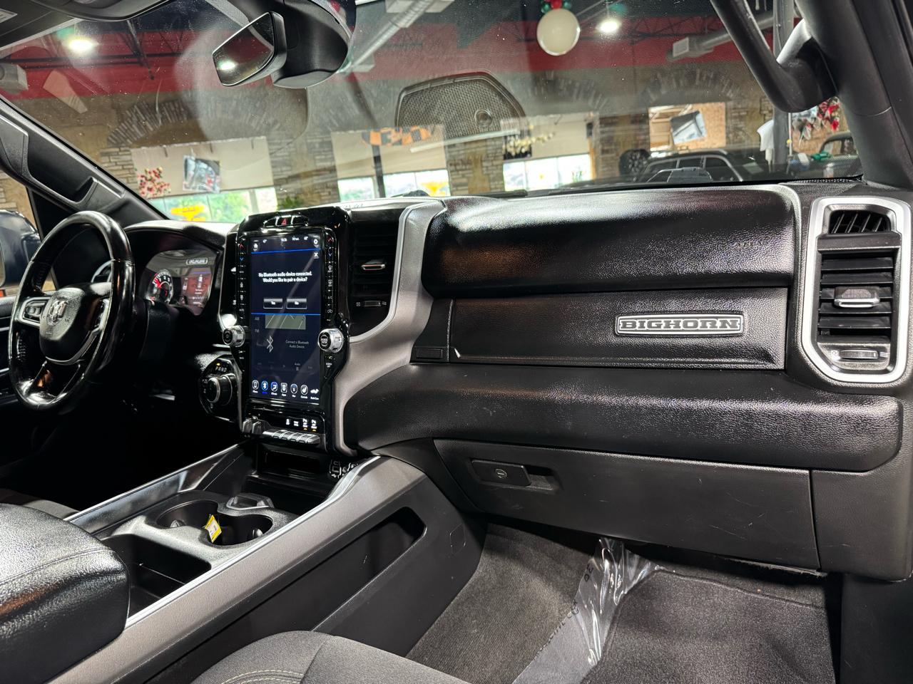 RAM 1500 Big Horn 4x4 Quad Cab 6'4" Box 2021