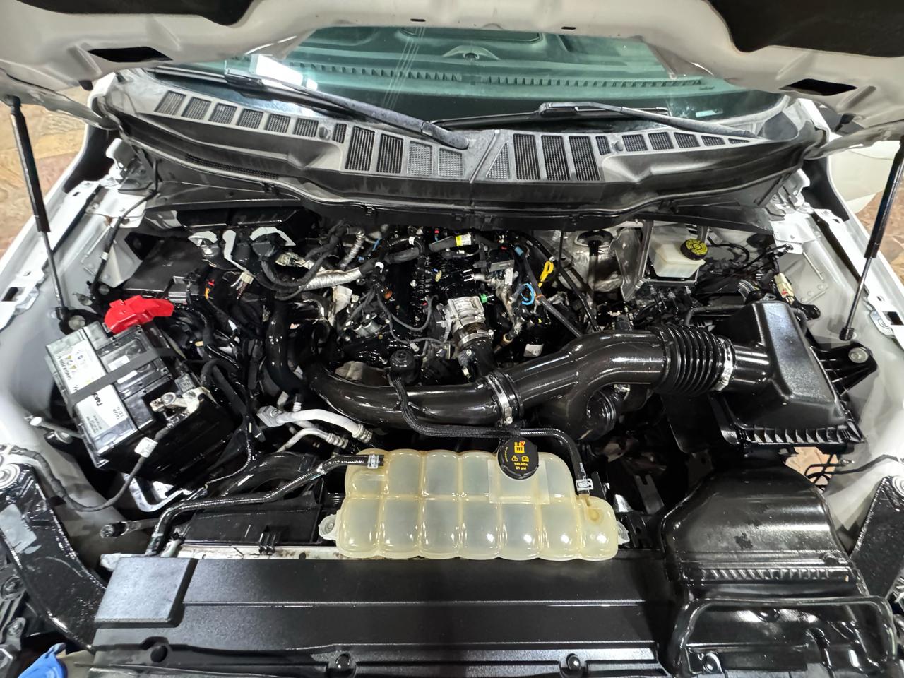 Ford F-150 4WD SuperCrew 157" Lariat w/HD Payload Pkg 2021
