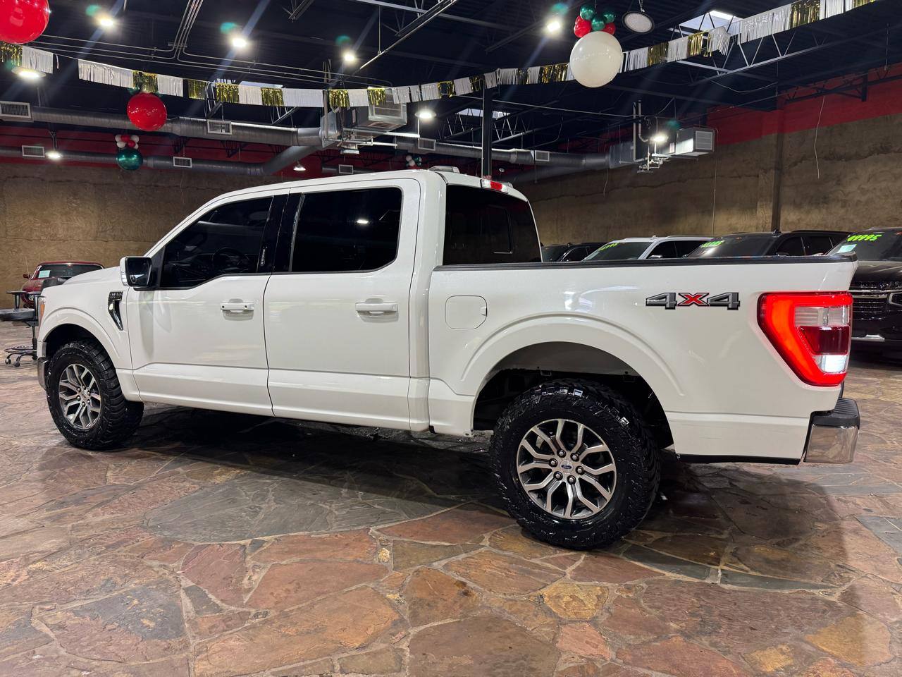 Ford F-150 4WD SuperCrew 157" Lariat w/HD Payload Pkg 2021