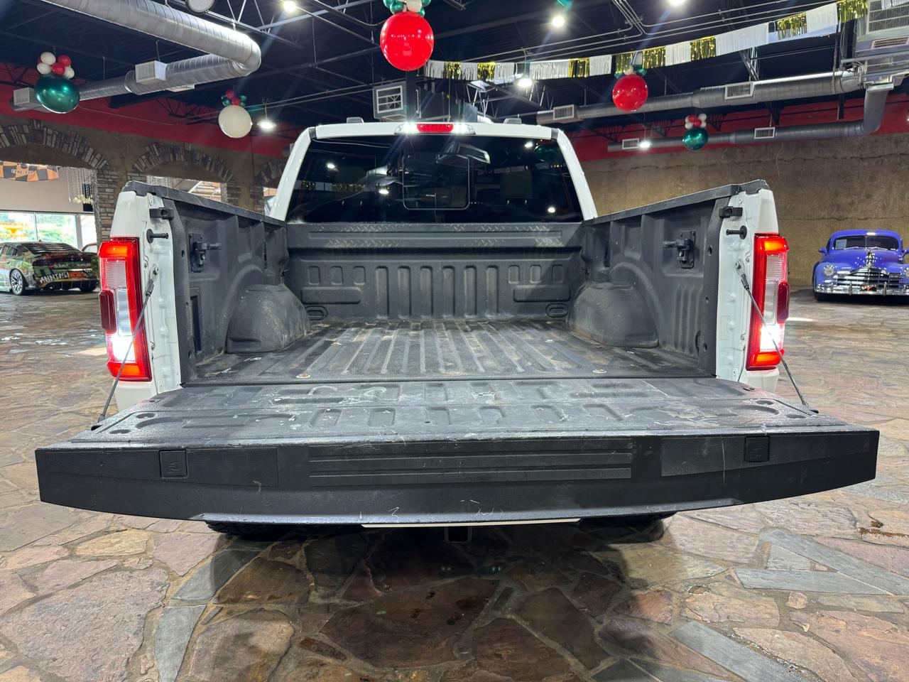 Ford F-150 4WD SuperCrew 157" Lariat w/HD Payload Pkg 2021