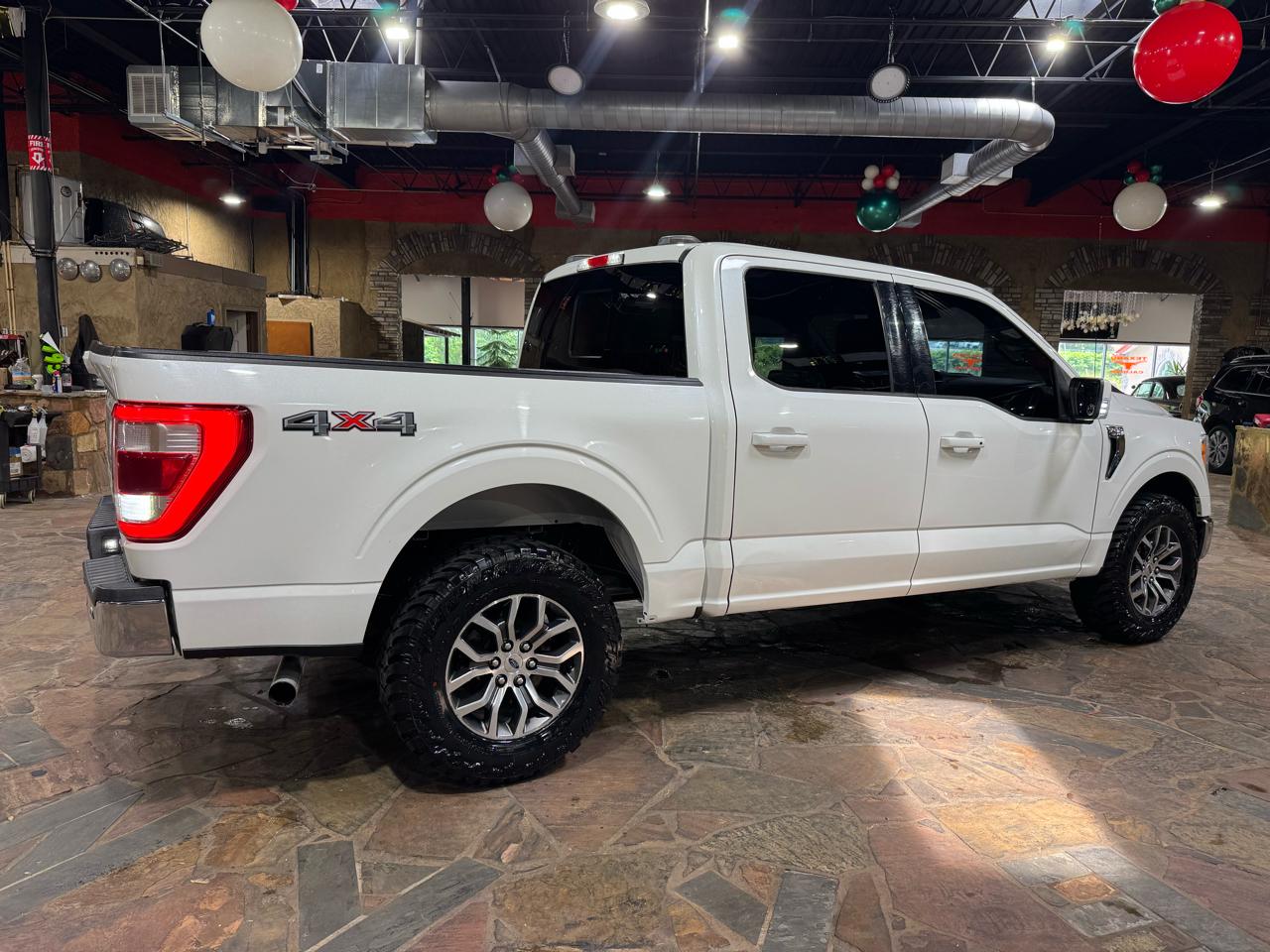 Ford F-150 4WD SuperCrew 157" Lariat w/HD Payload Pkg 2021