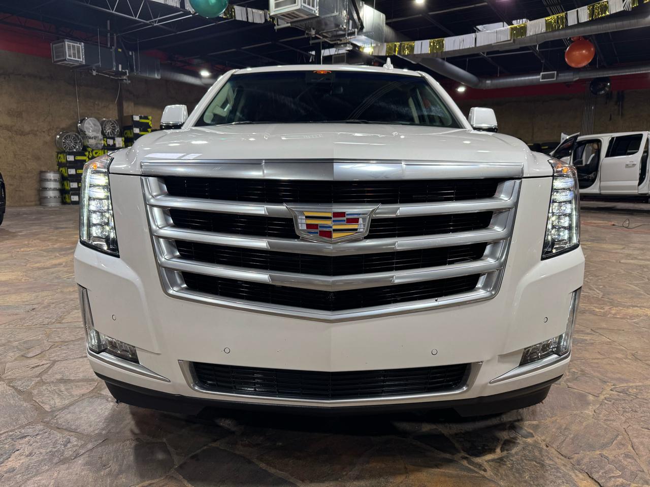 Cadillac Escalade ESV 4WD 4dr Luxury 2018