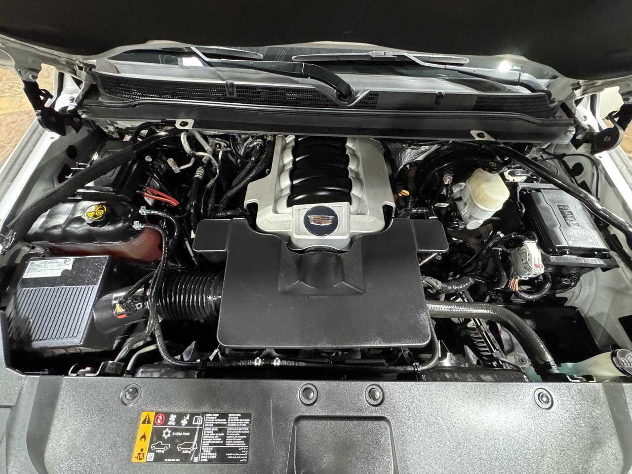 Cadillac Escalade ESV 4WD 4dr Luxury 2018