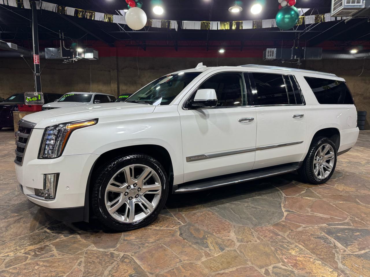 Cadillac Escalade ESV 4WD 4dr Luxury 2018