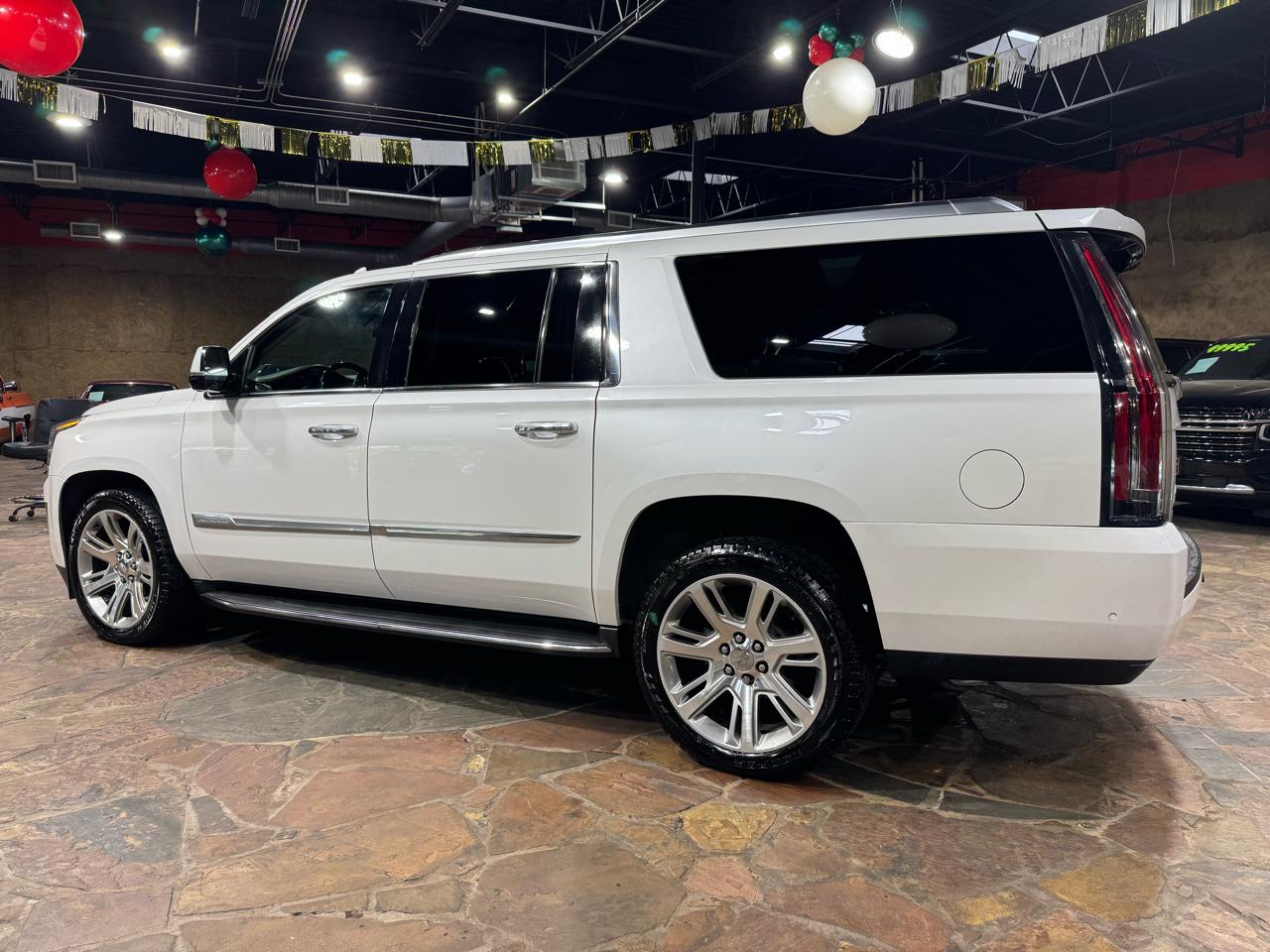 Cadillac Escalade ESV 4WD 4dr Luxury 2018