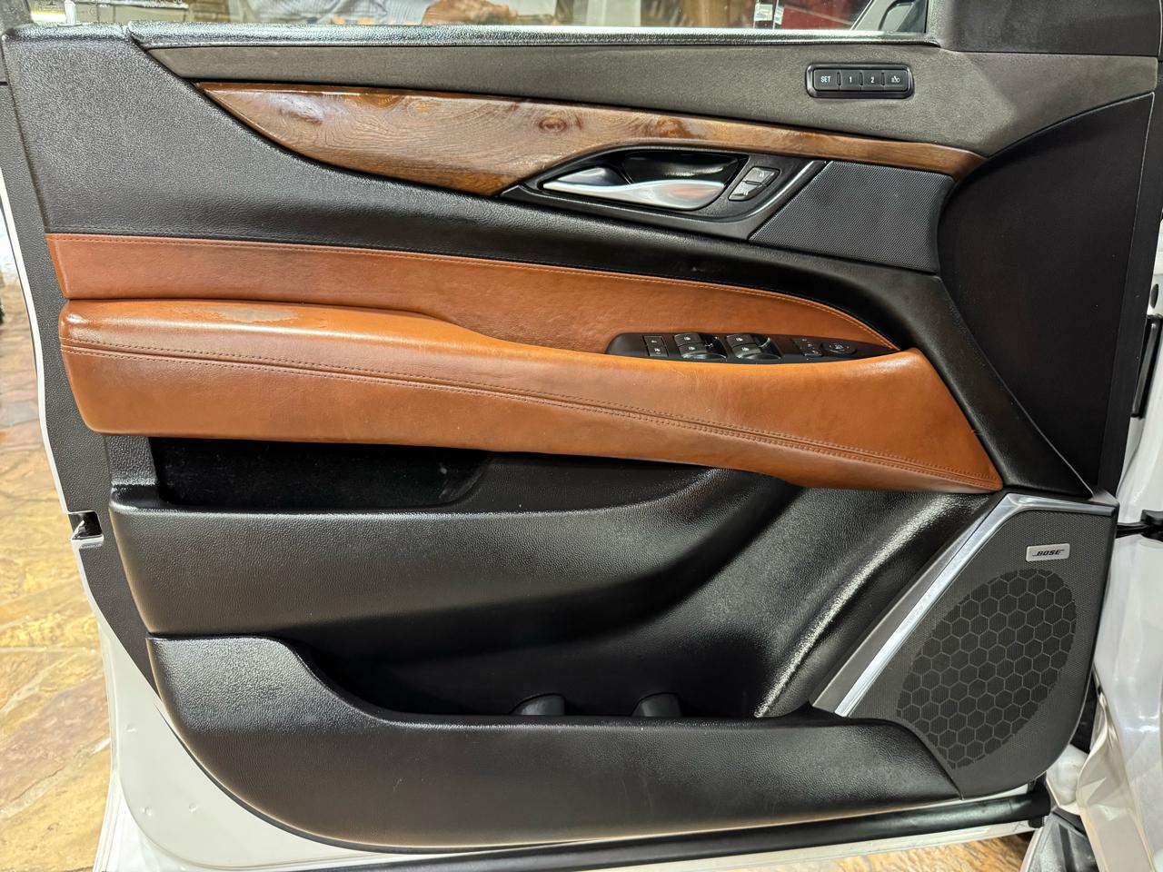 Cadillac Escalade ESV 4WD 4dr Luxury 2018