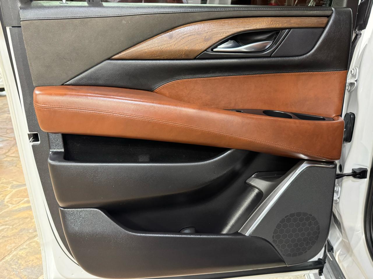 Cadillac Escalade ESV 4WD 4dr Luxury 2018