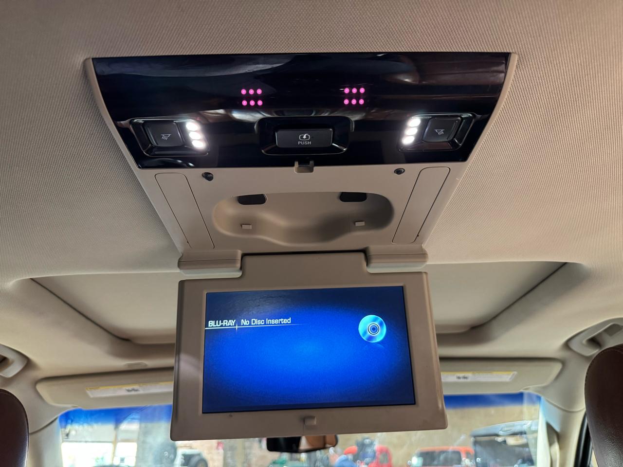 Cadillac Escalade ESV 4WD 4dr Luxury 2018