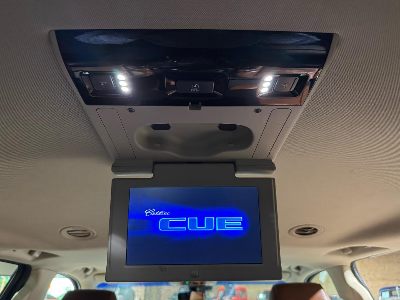 Cadillac Escalade ESV 4WD 4dr Luxury 2018