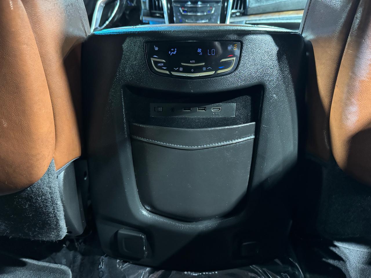 Cadillac Escalade ESV 4WD 4dr Luxury 2018
