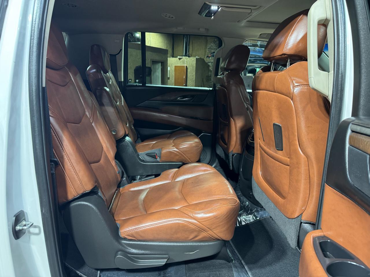 Cadillac Escalade ESV 4WD 4dr Luxury 2018