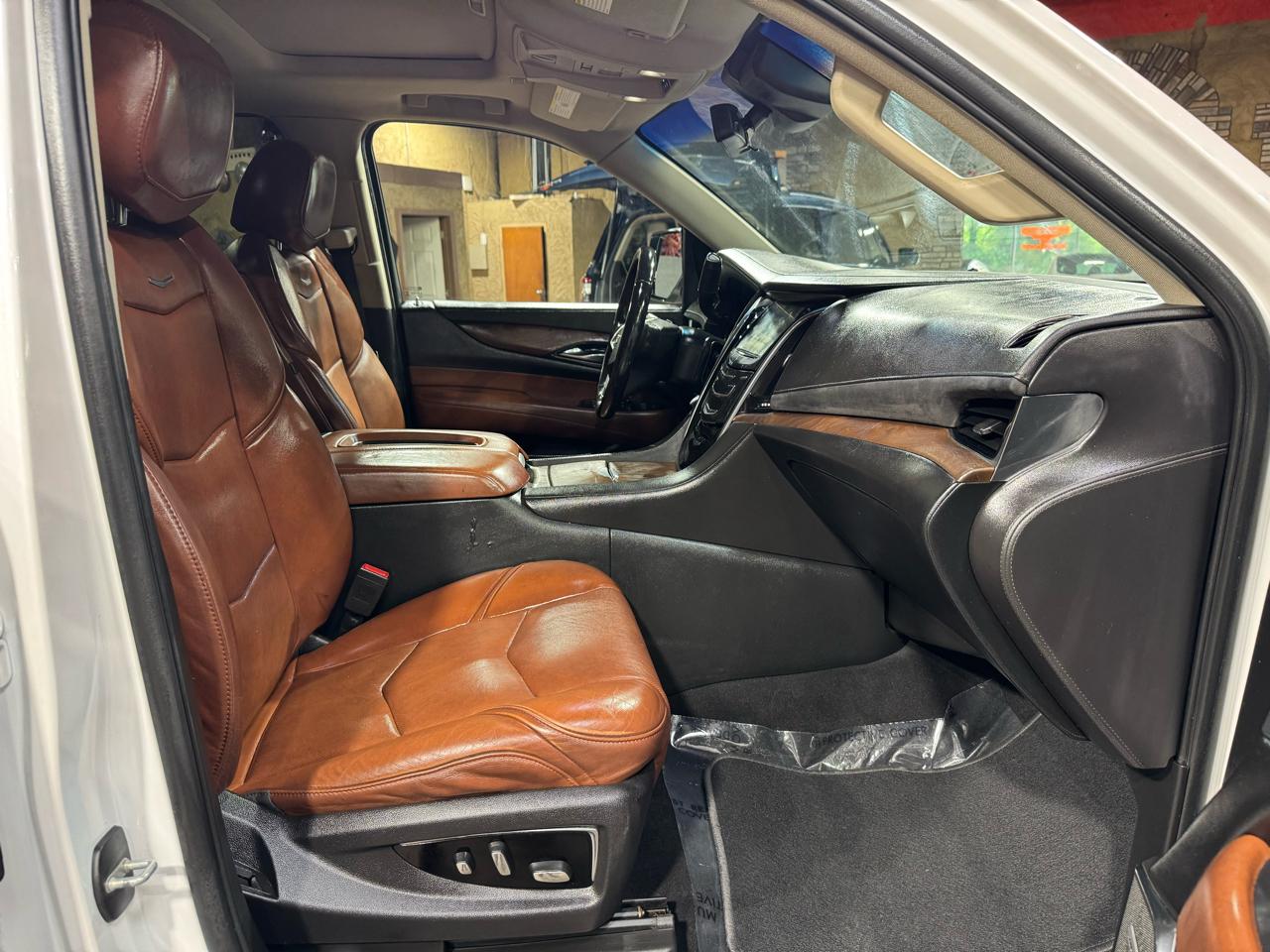 Cadillac Escalade ESV 4WD 4dr Luxury 2018