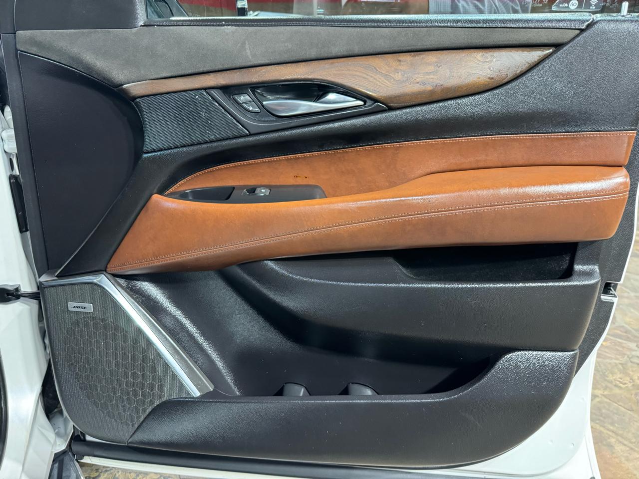 Cadillac Escalade ESV 4WD 4dr Luxury 2018