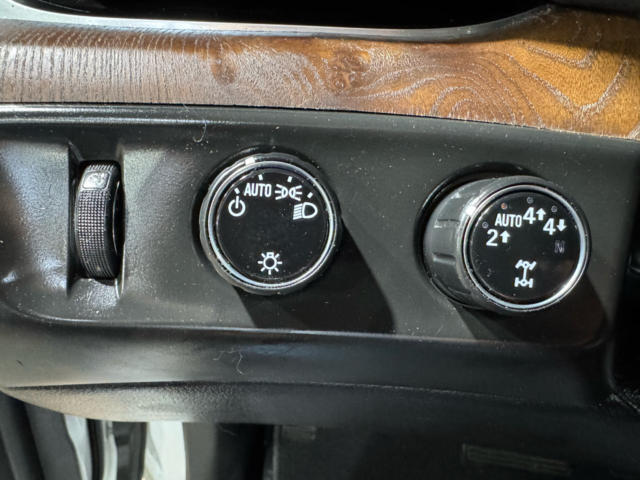 Cadillac Escalade ESV 4WD 4dr Luxury 2018