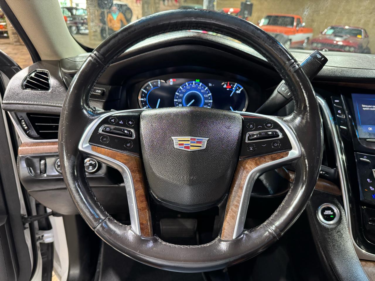 Cadillac Escalade ESV 4WD 4dr Luxury 2018