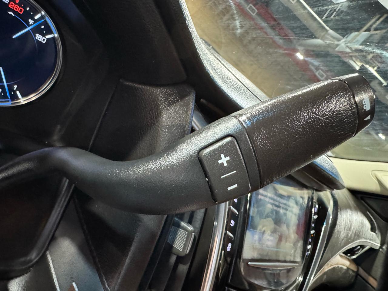 Cadillac Escalade ESV 4WD 4dr Luxury 2018