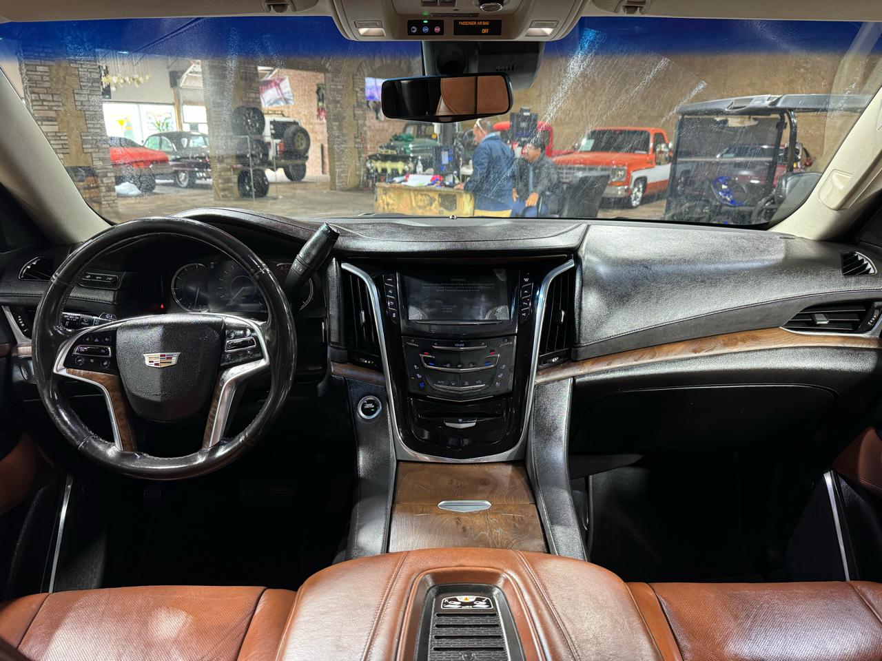 Cadillac Escalade ESV 4WD 4dr Luxury 2018