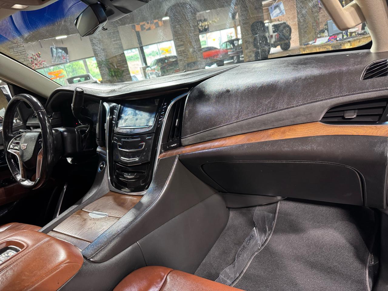 Cadillac Escalade ESV 4WD 4dr Luxury 2018