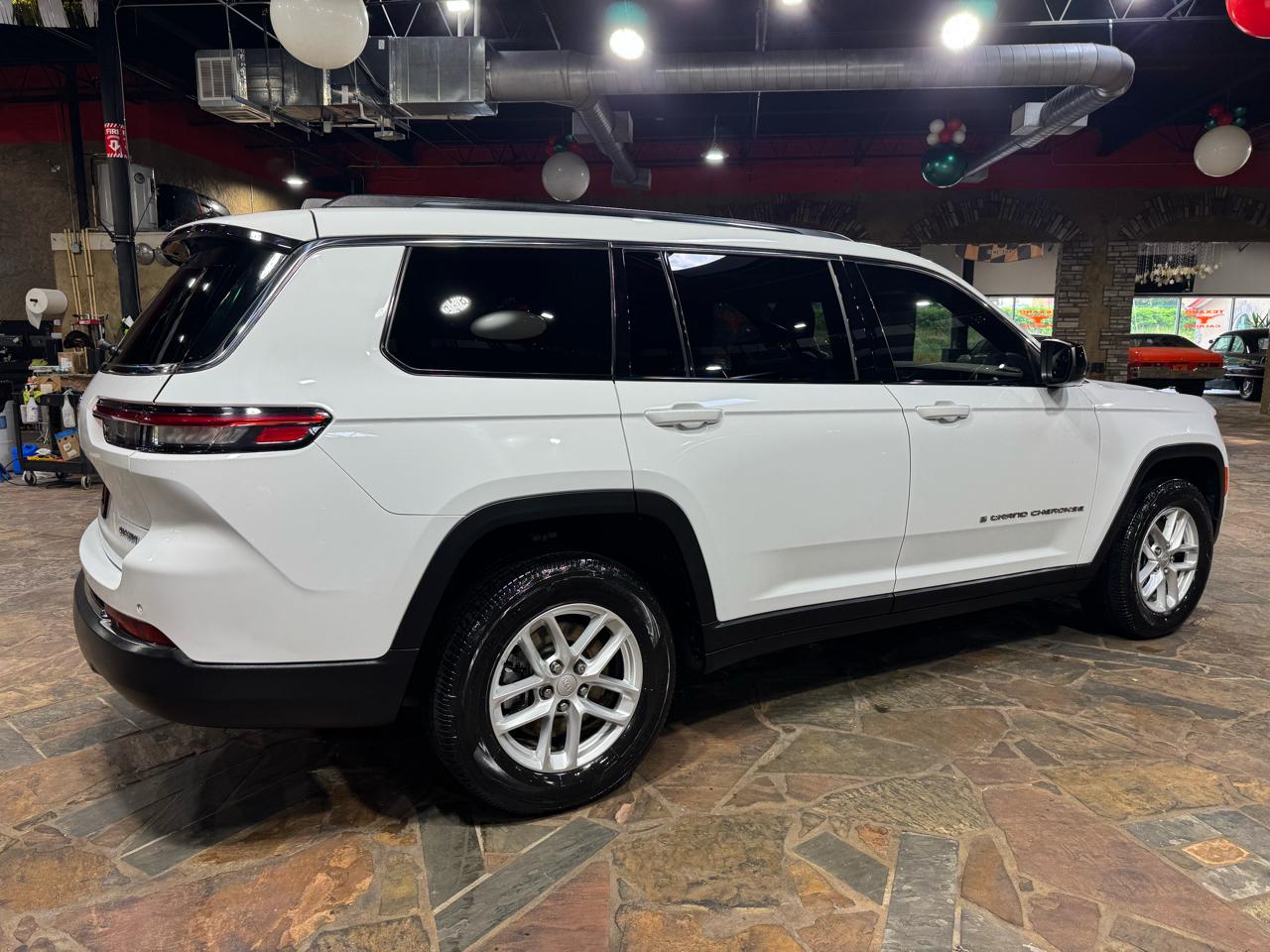 Jeep Grand Cherokee L Laredo 4x2 2023