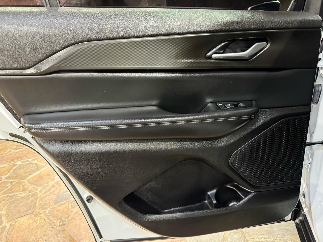 Jeep Grand Cherokee L Laredo 4x2 2023