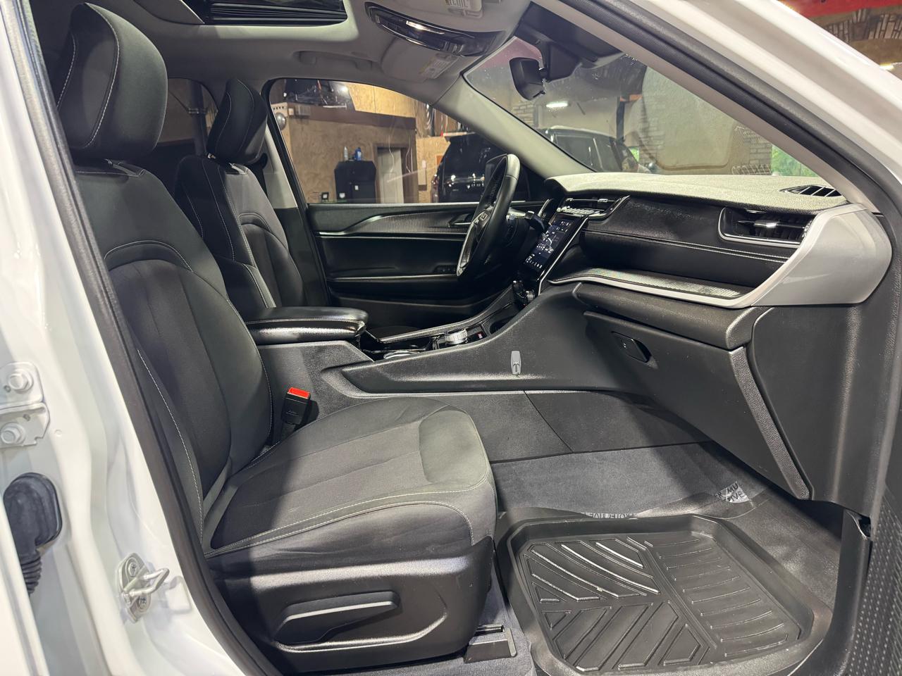 Jeep Grand Cherokee L Laredo 4x2 2023