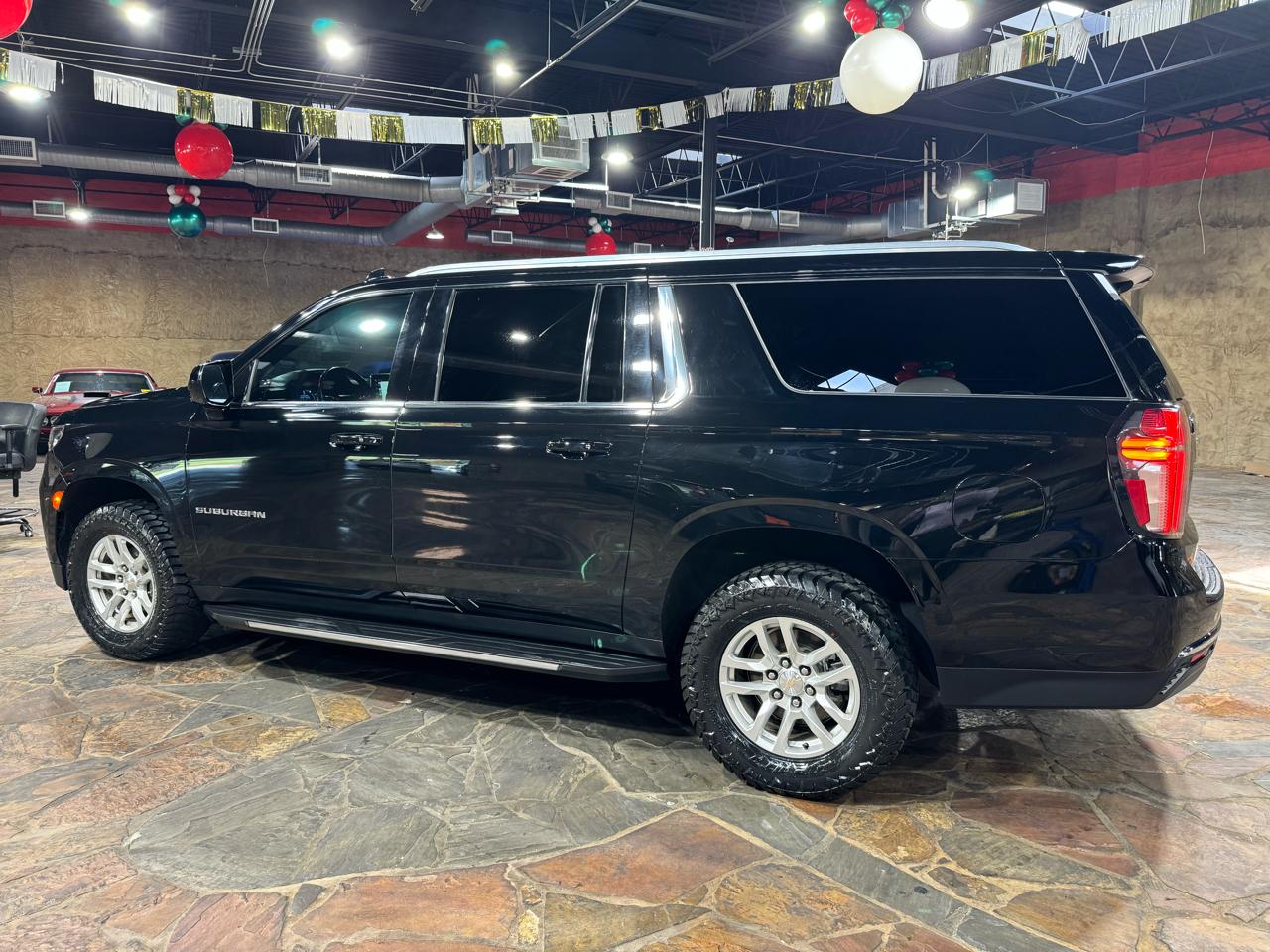 Chevrolet Suburban 2WD 4dr LT 2023