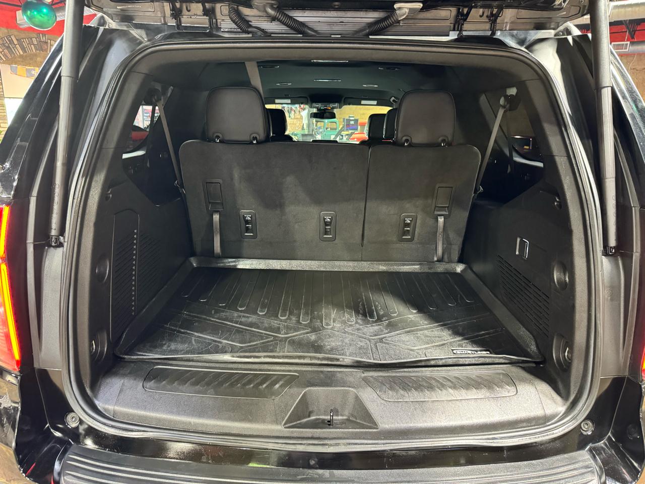 Chevrolet Suburban 2WD 4dr LT 2023
