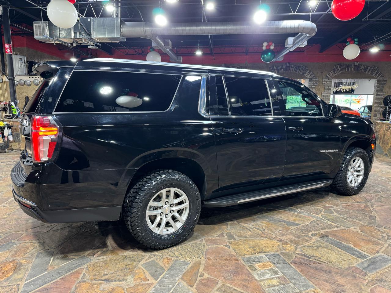 Chevrolet Suburban 2WD 4dr LT 2023