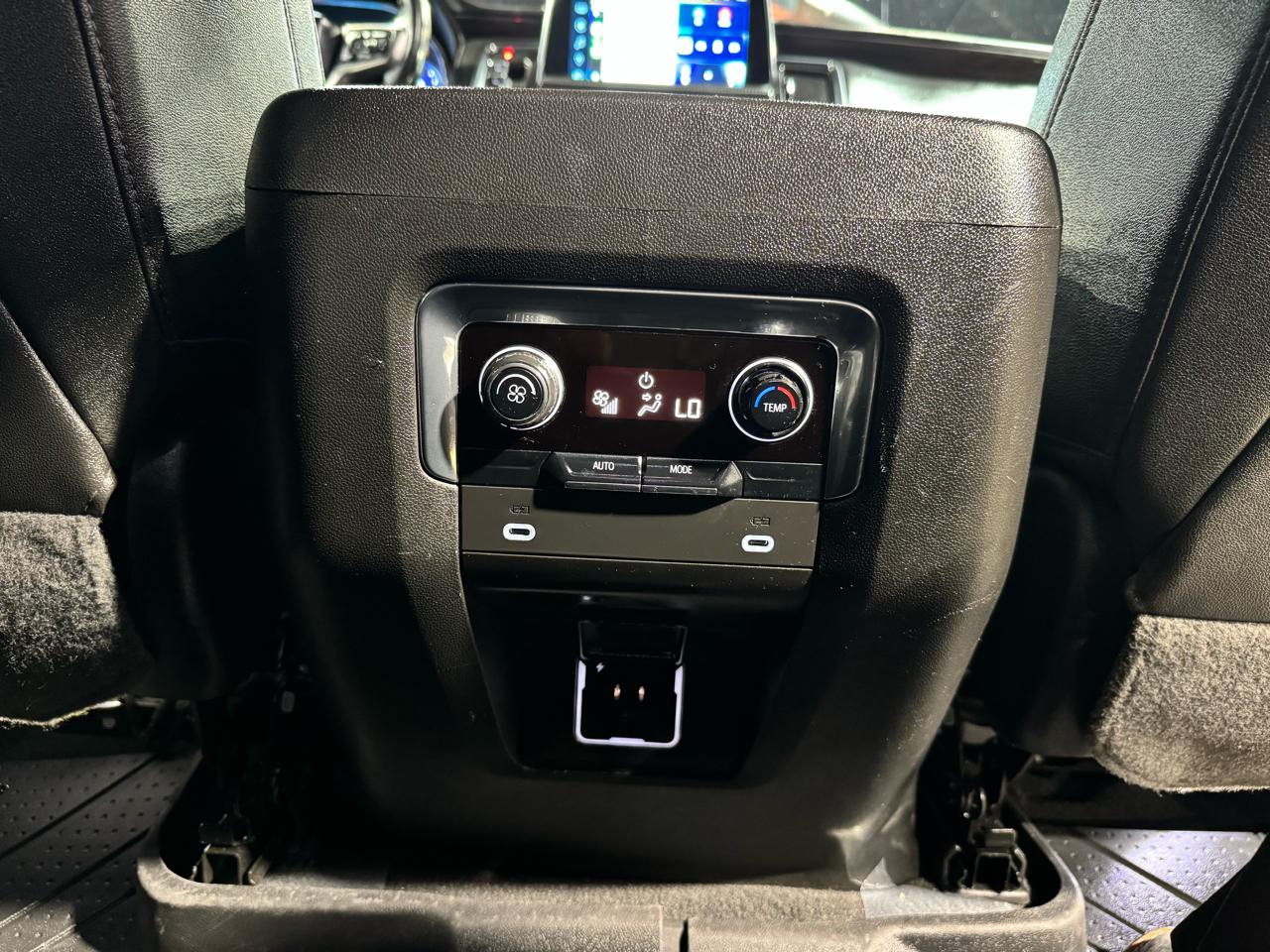 Chevrolet Suburban 2WD 4dr LT 2023