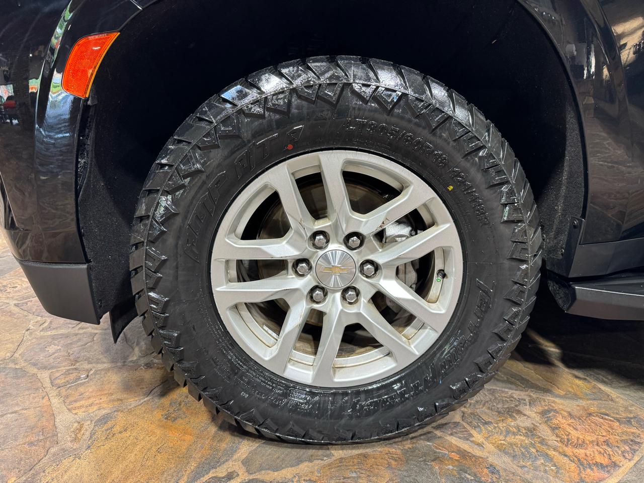 Chevrolet Suburban 2WD 4dr LT 2023