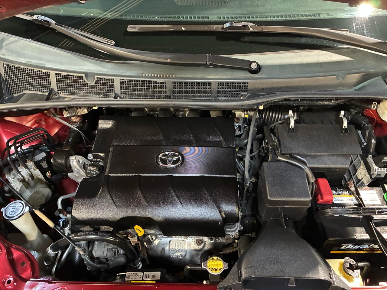 Toyota Sienna 5dr 7-Pass Van V6 LE FWD (Natl) 2011