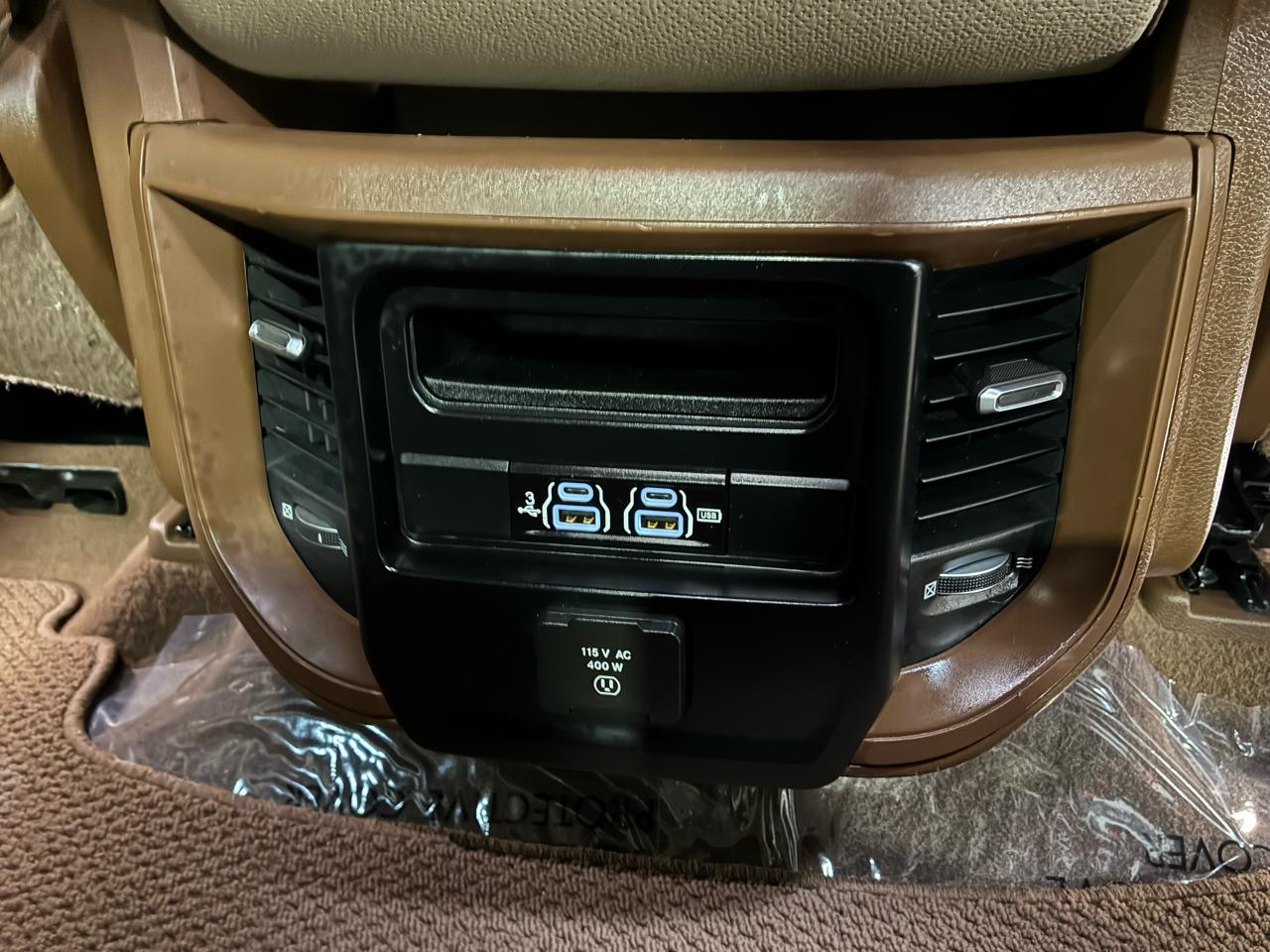 RAM 1500 Laramie 4x2 Crew Cab 5'7" Box 2019